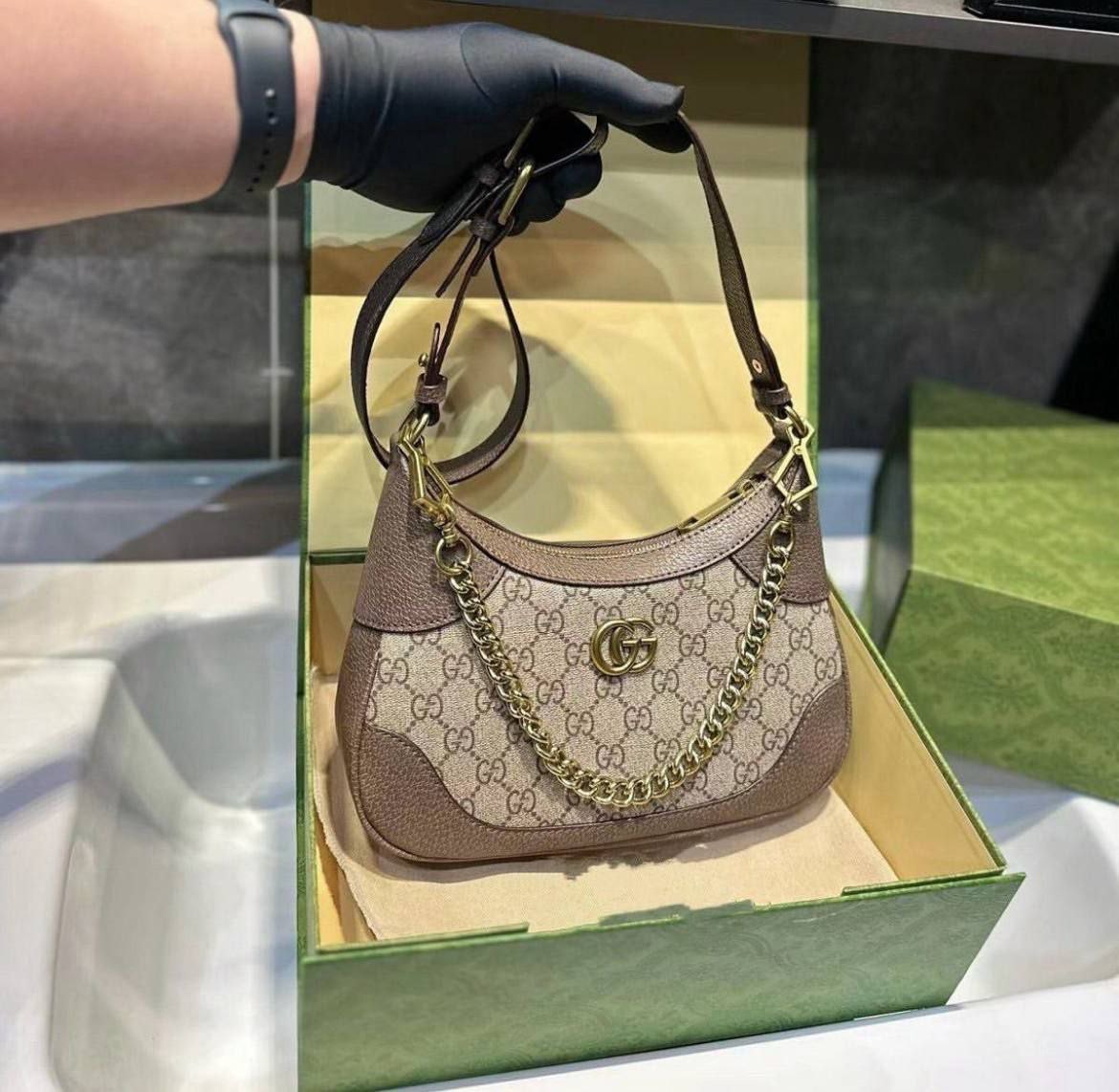 /public/uploads/photos/shares/Suzy bags/IMG_3754.jpeg